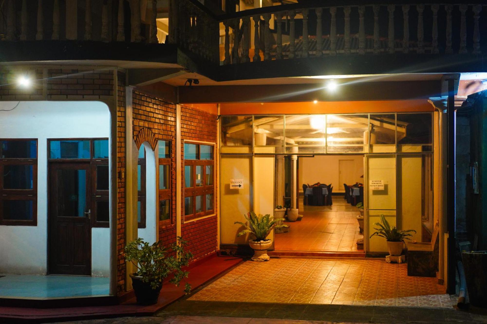 אונה ואטונה Shanthi Beach Resort מראה חיצוני תמונה