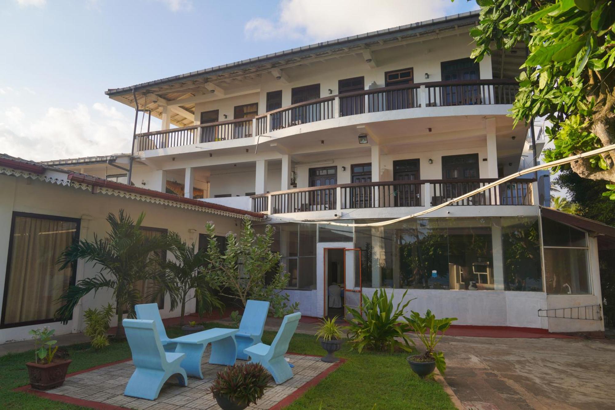 אונה ואטונה Shanthi Beach Resort מראה חיצוני תמונה