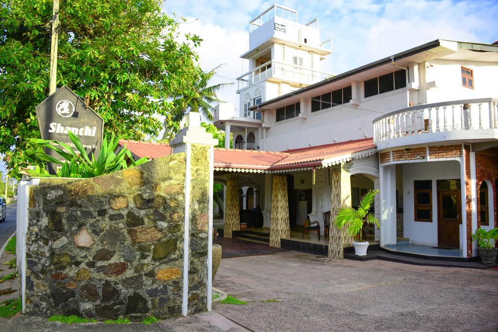 אונה ואטונה Shanthi Beach Resort מראה חיצוני תמונה