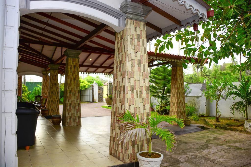 אונה ואטונה Shanthi Beach Resort מראה חיצוני תמונה