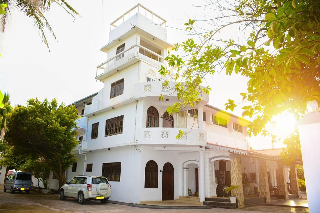 אונה ואטונה Shanthi Beach Resort מראה חיצוני תמונה