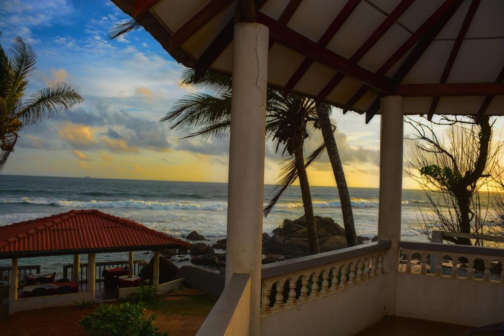 אונה ואטונה Shanthi Beach Resort מראה חיצוני תמונה