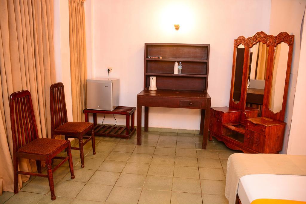 אונה ואטונה Shanthi Beach Resort מראה חיצוני תמונה