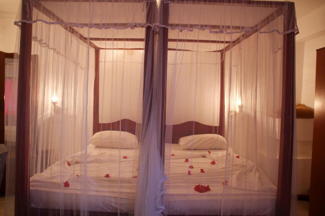 אונה ואטונה Shanthi Beach Resort מראה חיצוני תמונה