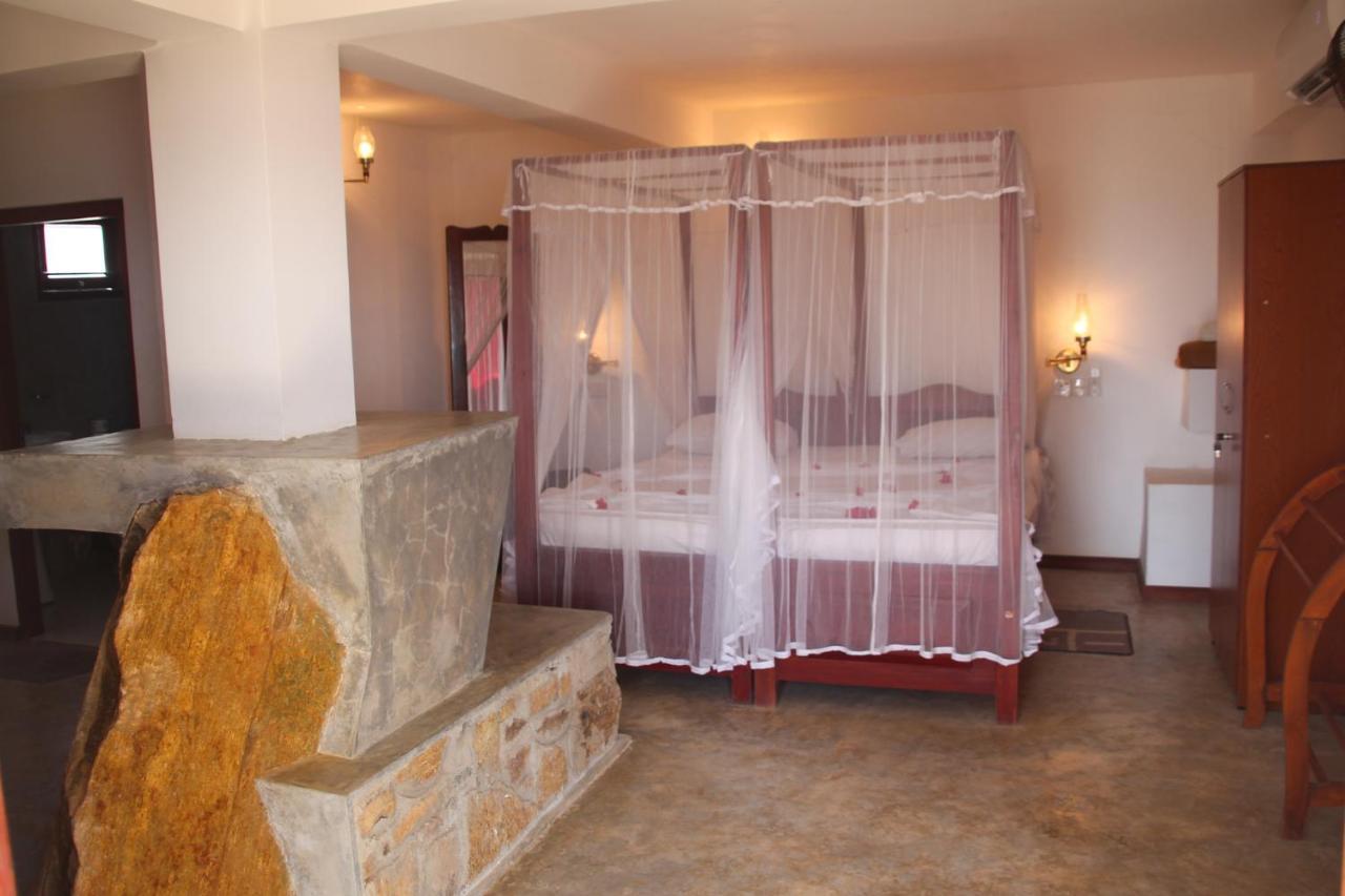 אונה ואטונה Shanthi Beach Resort מראה חיצוני תמונה